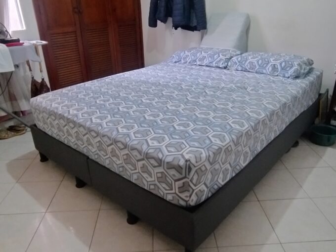 Antonia Santos Centro, se vende apartamento de 2 habitaciones, sin parqueadero.